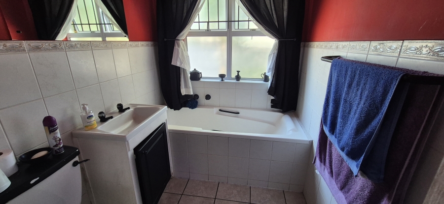 3 Bedroom Property for Sale in Sunningdale Western Cape